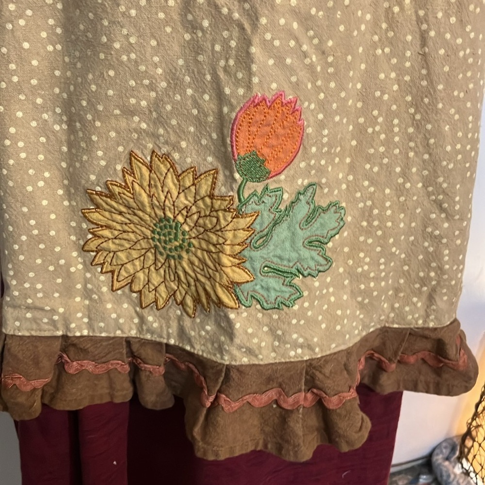 🌈 Cotton applique floral apron prairie style with Rick a rack and hand stitching - Picture 2 of 6